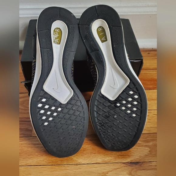 Nike women's running sneakers. Black with multi-colored threading. Size 8 - Picture 7 of 8